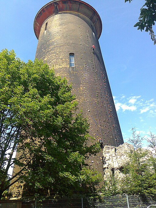 Leipzig Connewitz Eines der 6 miteinander verbundenen Einzelgebäude, die im Jahre 2000 im Rahmen eines Bauprojektes &quot;Wohnen für junge Leute&quot; realisiert worden sind.